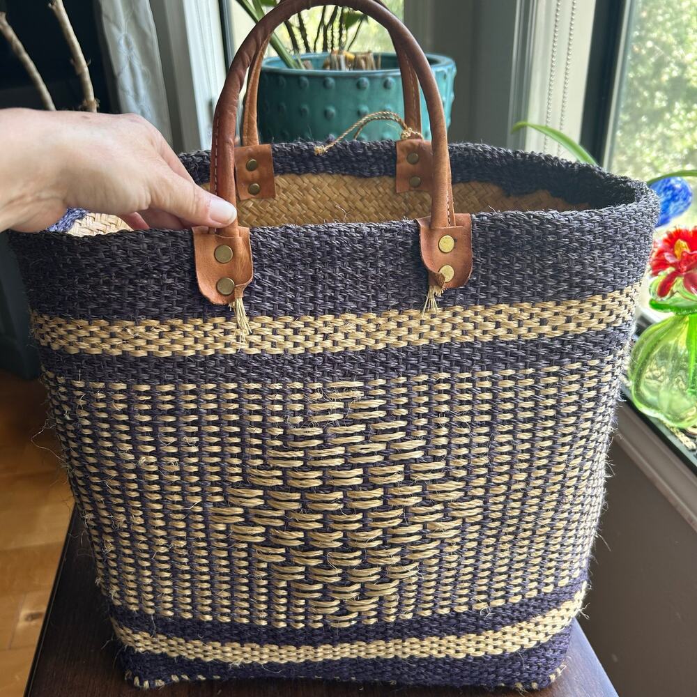 Mar Y Sol navy and cream jute Rafia straw bag leather handles pom-poms beach - Picture 8 of 13